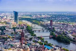 爱游戏官方入口-关于法兰克福发布备战花絮，关键时刻更衣室发声，法甲任务艰巨，阵容厚度经受考验的信息