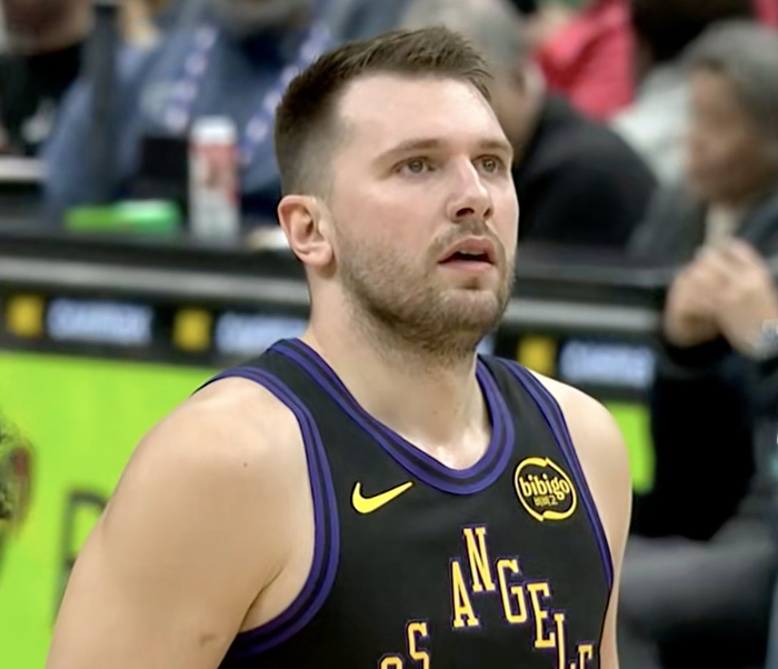 爱游戏官方入口-东契奇与浓眉组合能否带领湖人队重返巅峰