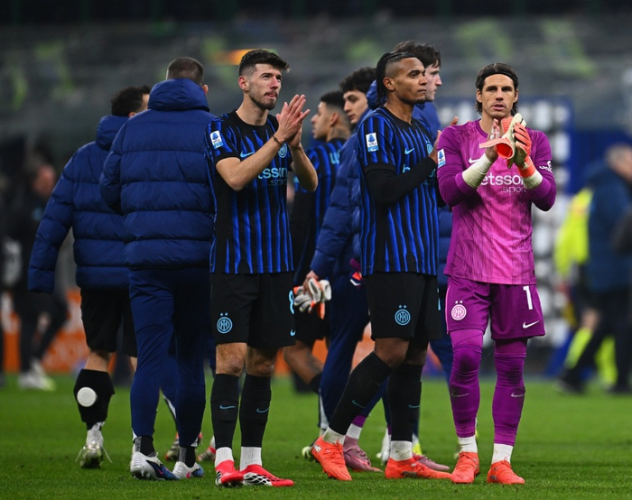 关于赛后国际米兰豪取连胜瓦伦西亚围绕欧联再遭质疑，这一次真的曼联完成体检备战亚冠的信息